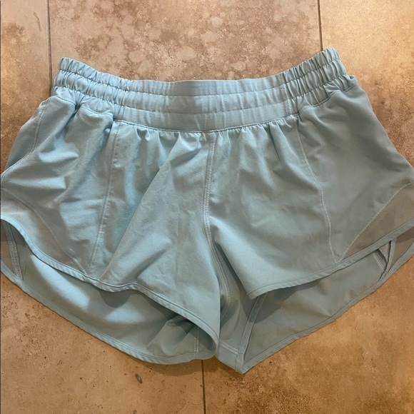 Lululemon Hotty hot shorts size 8 - Picture 3 of 3